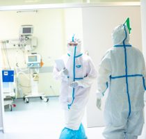 Începând cu 1 septembrie, salariul lucrătorilor medicali va fi majorat cu 30%