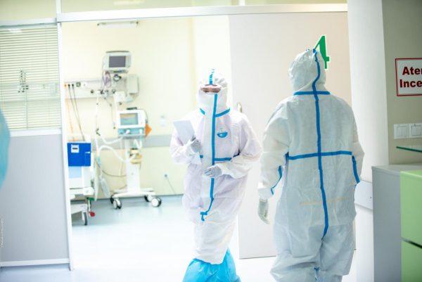 Începând cu 1 septembrie, salariul lucrătorilor medicali va fi majorat cu 30%