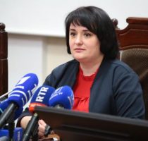 Viorica Dumbrăveanu a prezentat rezultatele implementării măsurilor sociale: Circa 525 mii de persoane au primit deja suportul financiar unic, iar persoanele cu dizabilități ridică alocații majorate cu 40 %
