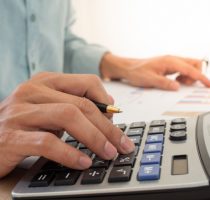 Suportul financiar unic acordat beneficiarii de pensii și alocații sociale de stat se va majora de la 700 lei la 900 lei