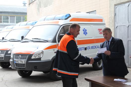 12 substații și puncte de asistență medicală urgentă au primit ambulanțe noi