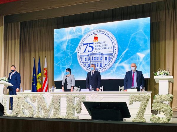 Viorica Dumbrăveanu: „Medicilor le încredinţăm tot ce avem mai valoros, viaţa şi sănătatea noastră. Recunoștință „USMF N.Testemițanu” pentru că educați și instruiți adevărați  profesioniști”