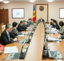 Familiile persoanelor decorate post-mortem vor beneficia de sprijin financiar din partea statului