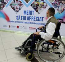 Sintagmele discriminatorii „handicapați” și „handicapate” excluse din Constituția Republicii Moldova