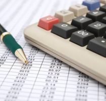 Persoanele care activează sau au activat în câmpul muncii după realizarea dreptului la pensie, vor beneficia de reexaminarea pensiei