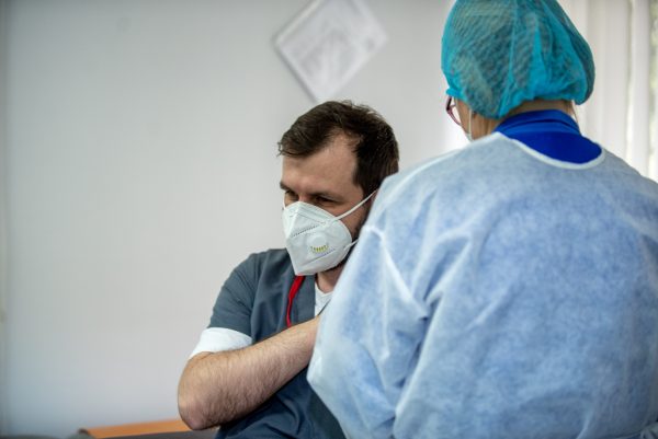 Precizările MSMPS privind imunizarea împotriva COVID-19 cu a doua doză de vaccin pe teritoriul Republicii Moldova în cazul persoanelor care au beneficiat de prima doză peste hotarele țării
