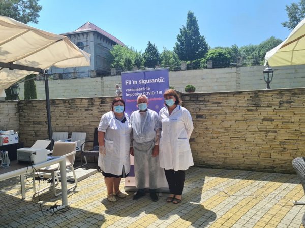 Vaccinează-te pentru a călători în siguranță! MSMPS și ANTRIM au organizat cel mai pitoresc punct de vaccinare