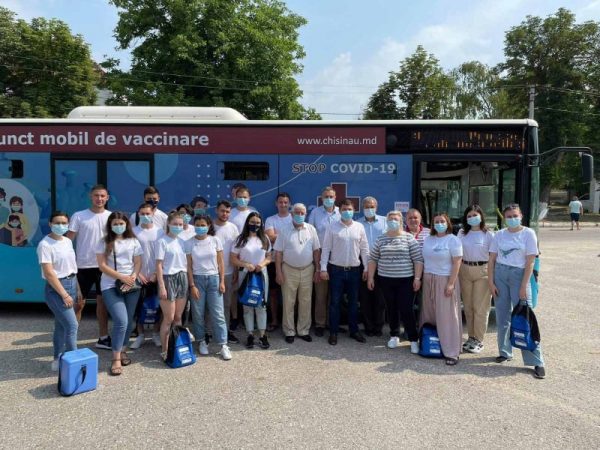 Vaccinarea împotriva COVID-19 ia amploare și în zonele rurale. La Otaci, au fost organizate mai multe echipe mobile pentru imunizarea persoanelor