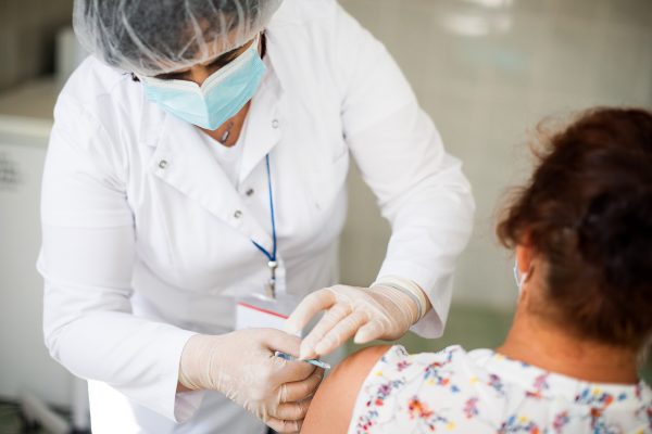 Ministerul Sănătății vine cu precizări privind administrarea dozei booster de vaccin împotriva COVID-19