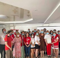 Voluntarii de la Crucea Roșie au informat cetățenii din mai multe regiuni ale țării despre importanța vaccinării împotriva COVID-19
