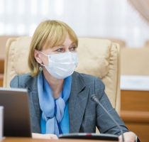 Din 1 noiembrie, personalul administrativ-gospodăresc din instituțiile medico-sanitare publice beneficiază de salarii majorate cu 57%