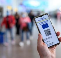 Normele Comisiei Europene care limitează valabilitatea certificatului COVID au intrat în vigoare. Certificatul  de vaccinare împotriva COVID are o perioadă de valabilitate de nouă luni pentru călătoriile în spațiul UE