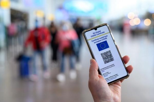 Normele Comisiei Europene care limitează valabilitatea certificatului COVID au intrat în vigoare. Certificatul  de vaccinare împotriva COVID are o perioadă de valabilitate de nouă luni pentru călătoriile în spațiul UE