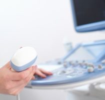 Guvernul a aprobat 148  tarife noi pentru servicii medico-sanitare