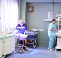 Nouă spitale raionale au fost dotate cu echipamente moderne pentru nou-născuți
