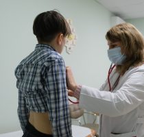 Accesul copiilor la consultațiile medicilor pediatri va fi îmbunătățit