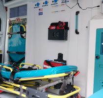 Dispozitive medicale și o ambulanță, donate unei instituții medicale