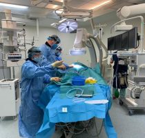 Procedură endovasculară minim invazivă, efectuată în premieră într-o instituție medico-sanitară publică