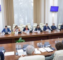 Guvernul susține deschiderea farmaciilor în sate