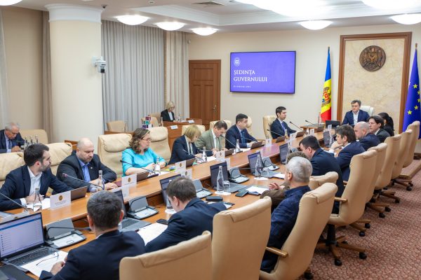 Guvernul a ajustat tarifele la serviciile medicale oferite persoanelor asigurate