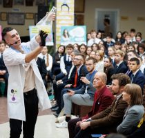 Campania antifumat „Nu te lăsa aburit(ă)!”: peste 200 de adolescenți au fost informați despre pericolele țigărilor electronice