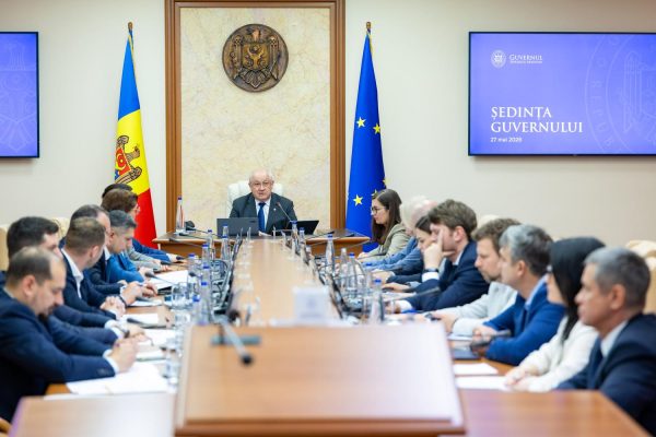 Mai multe servicii medicale și acces extins la tratamente pentru persoanele asigurate în 2025, arată raportul privind executarea fondurilor AOAM