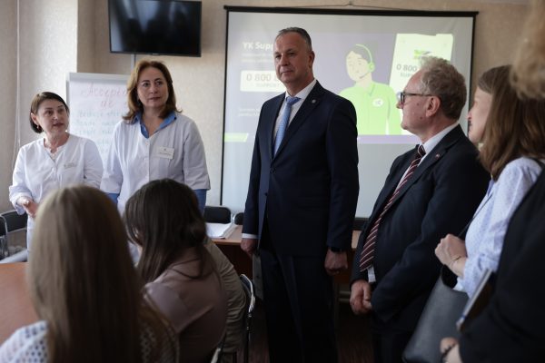 Ministrul Sănătății și directorul Biroului de Cooperare al Elveției în Republica Moldova au vizitat raionul Florești pentru a vedea cum investițiile în sănătate devin rezultate durabile pentru comunități