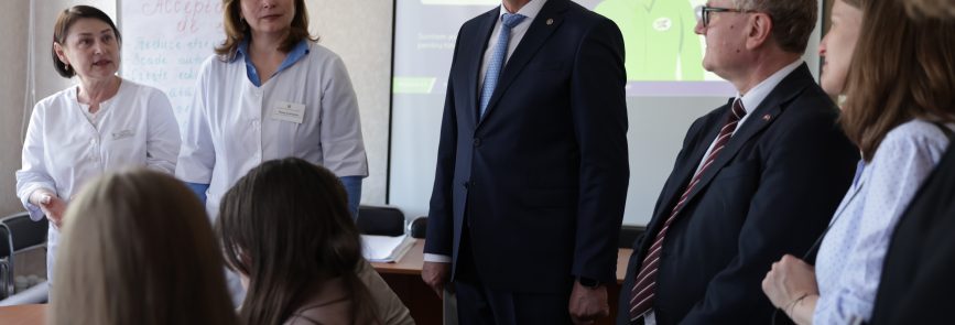 Ministrul Sănătății și directorul Biroului de Cooperare al Elveției în Republica Moldova au vizitat raionul Florești pentru a vedea cum investițiile în sănătate devin rezultate durabile pentru comunități